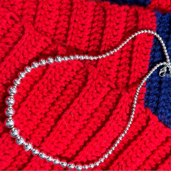 Silvertone Lightweight Graduated Beaded Choker Necklace - Picture 4 of 5